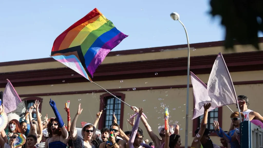 Guía para saber dónde comer, tomar algo y salir de fiesta en el Orgullo de Sevilla