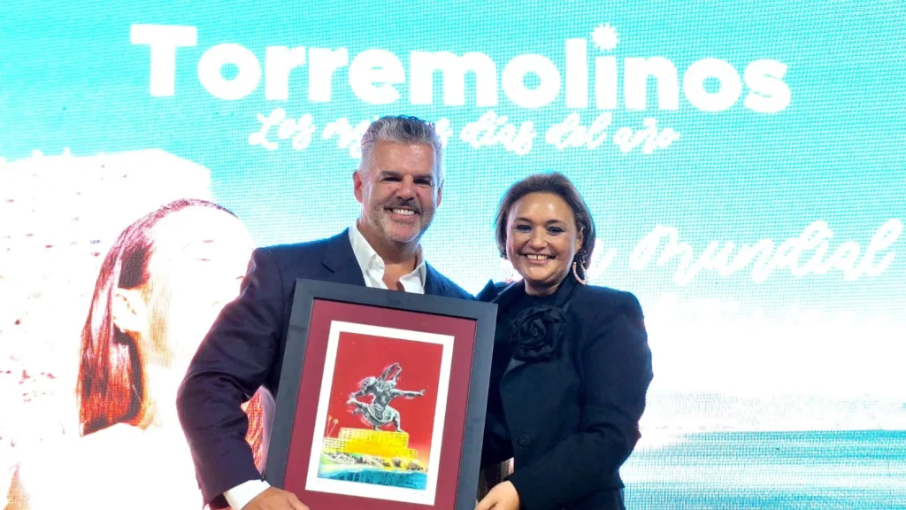 Torremolinos entrega premio ‘turístico honorífico’ al director de comunicación inmobiliaria