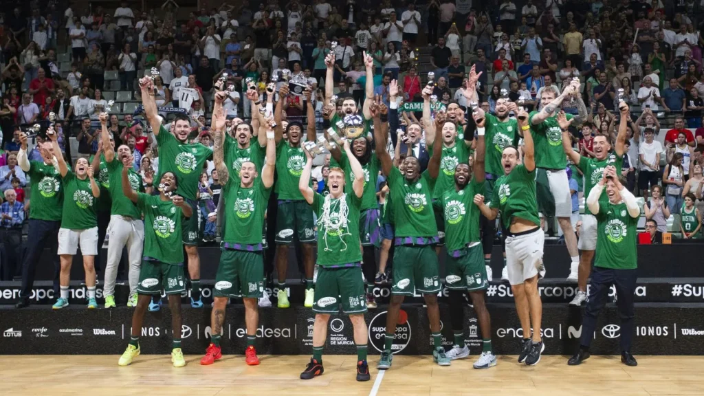 El Unicaja logra un triplete histórico en baloncesto al vencer al Real Madrid