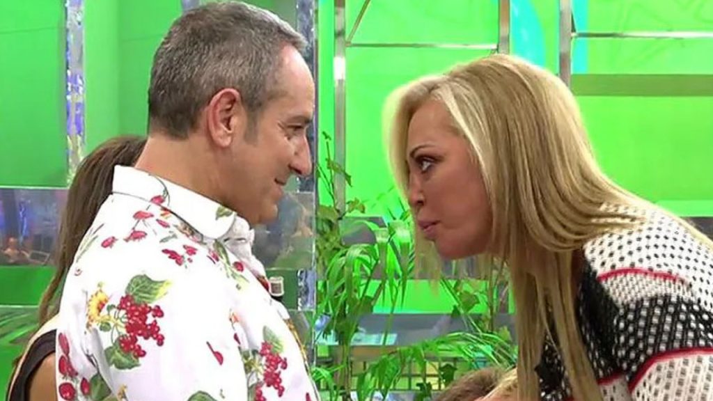 Belén Esteban y Víctor Sandoval, peleándose por un mensaje de Anabel Pantoja