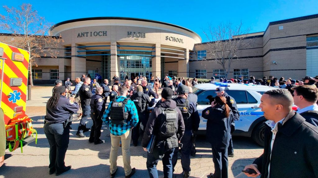 Tres heridos, incluido el atacante, tras un tiroteo en un instituto de Nashville